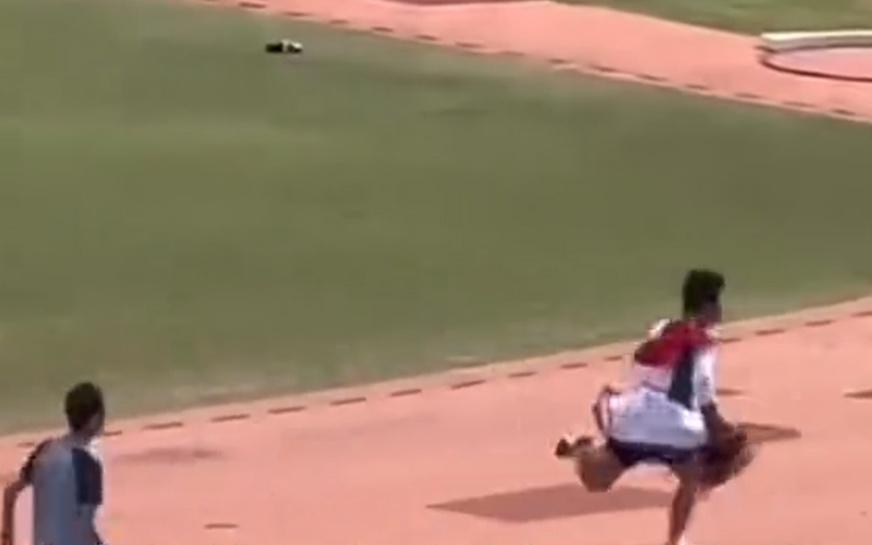 男生穿裙子戴假发跑步夺冠，“违背体育肉体”了吗？