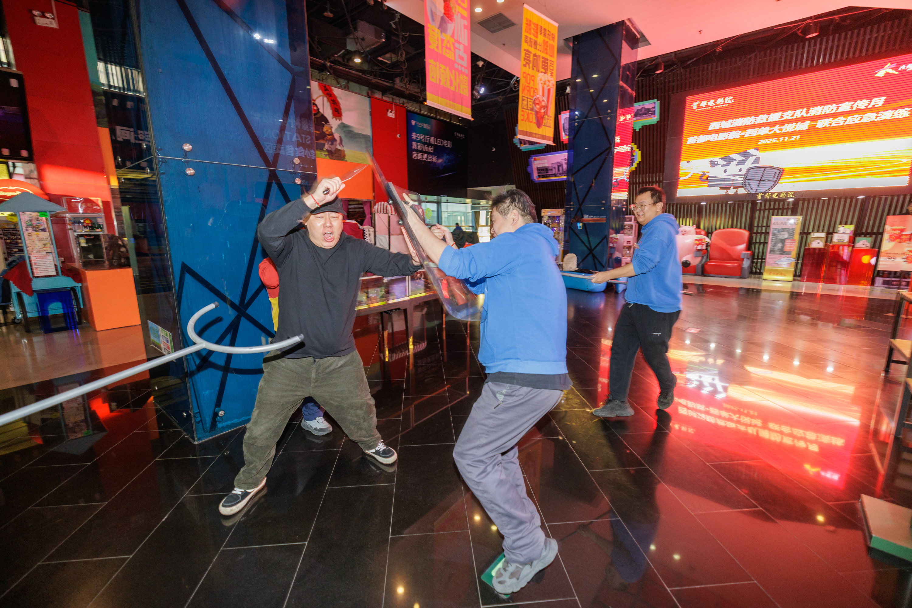 “匪”“火”袭击西单大