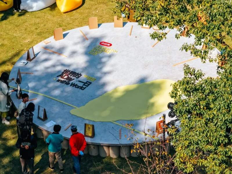 那些击穿我的工具，也击穿过其余人｜《天下的一日》 — 新京报