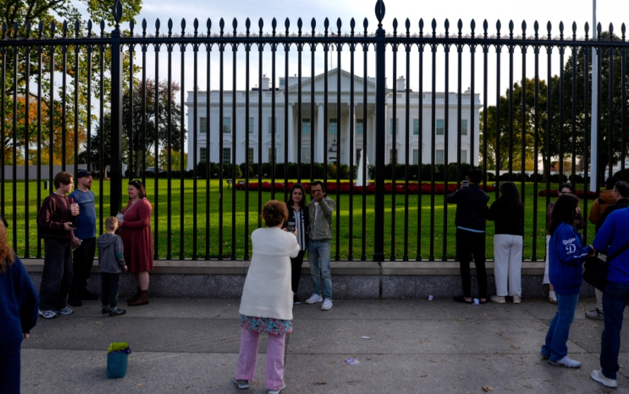 政府“关门”破纪录的同时，美国民众