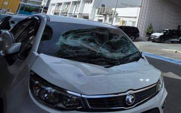 一名中国女游客在马来西亚亚庇坠亡，我领馆：全力协助家属善后