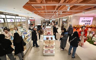 强大国内市场，激活“人”的潜力 | 新京报社论