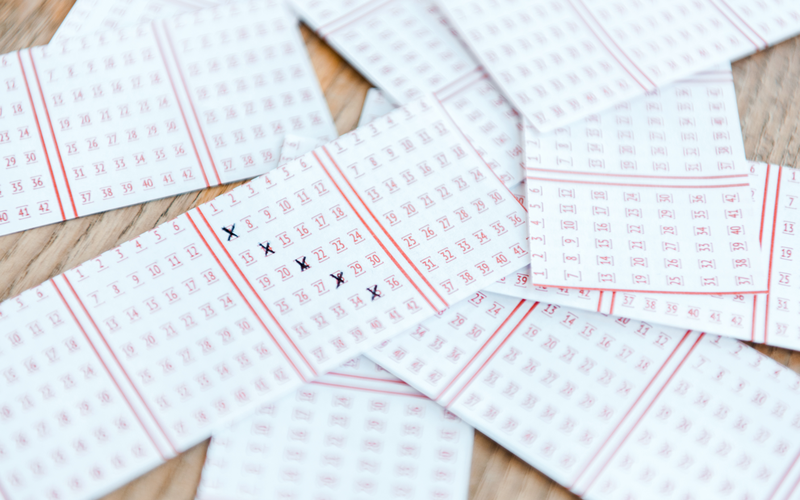 用DeepSeek买彩票，智慧反被智慧误