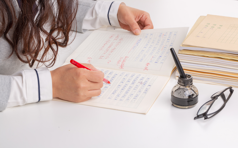 当成业泛起“AI味”，教师若何当好“妄想师”？