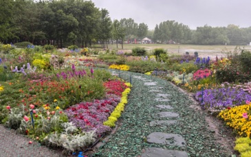 2025年首都市民花園周在海淀公園舉辦，包括30余個(gè)展區(qū)