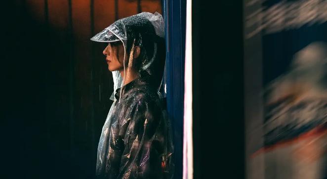 “世界上”：可以“多种人物