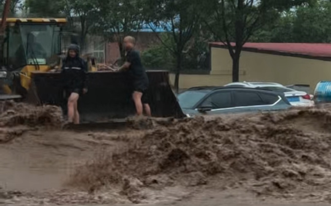 警察局的政治委员会在营救期间参与了洪水，并
