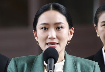 史上最年輕總理被停職后，泰國(guó)政局將走向何方？