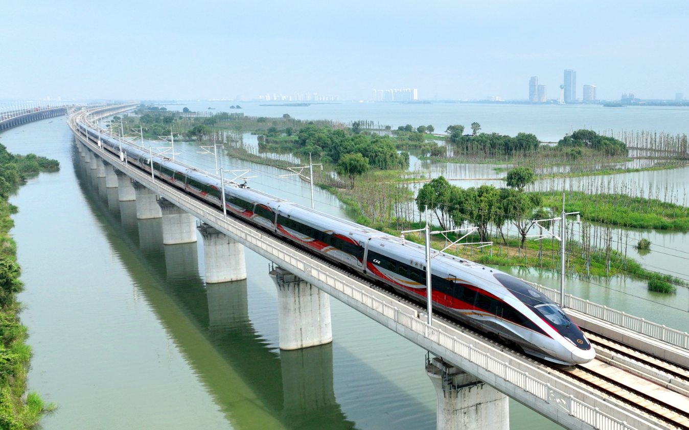 “婴儿步行舱”是由高速金属设置的动态设置，