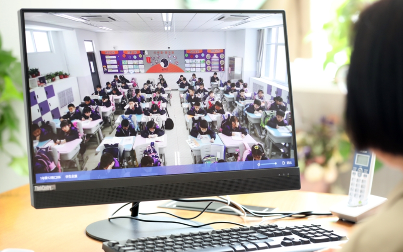 班主任在教室私裝監控，鏡頭不是管理捷徑