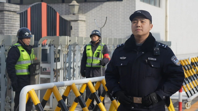东城公安深化“护校安园”专项行动，207名民警担任法治副校长