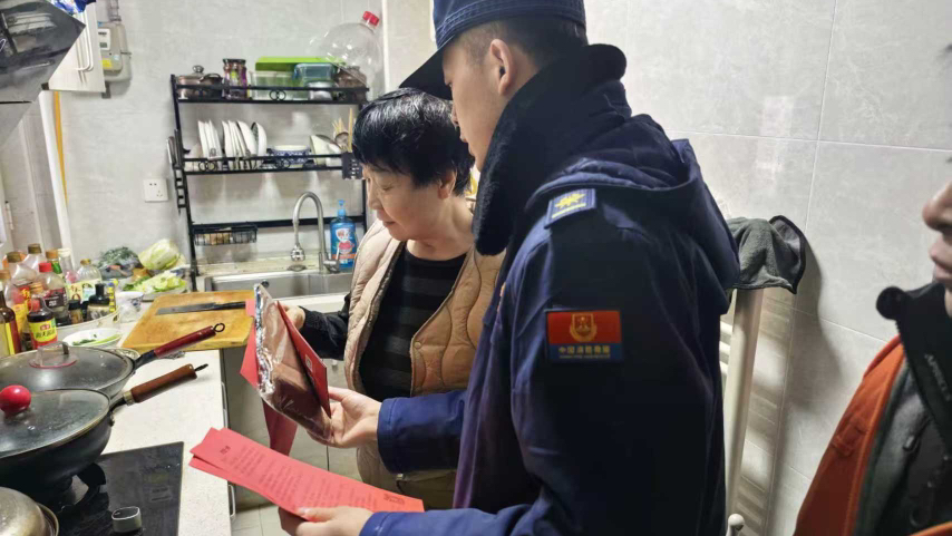 消防宣传进社区，顺义消防“敲门入户”为居民“送平安”