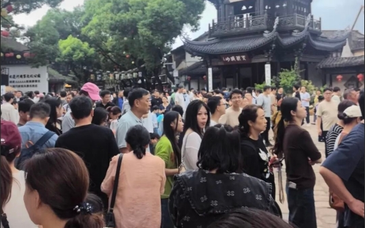景区人挤人，治理不能“临时抱佛脚”|新京报快评