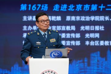 核心价值观百场讲坛走进北京十二中，讲述雷锋精神与青少年成长