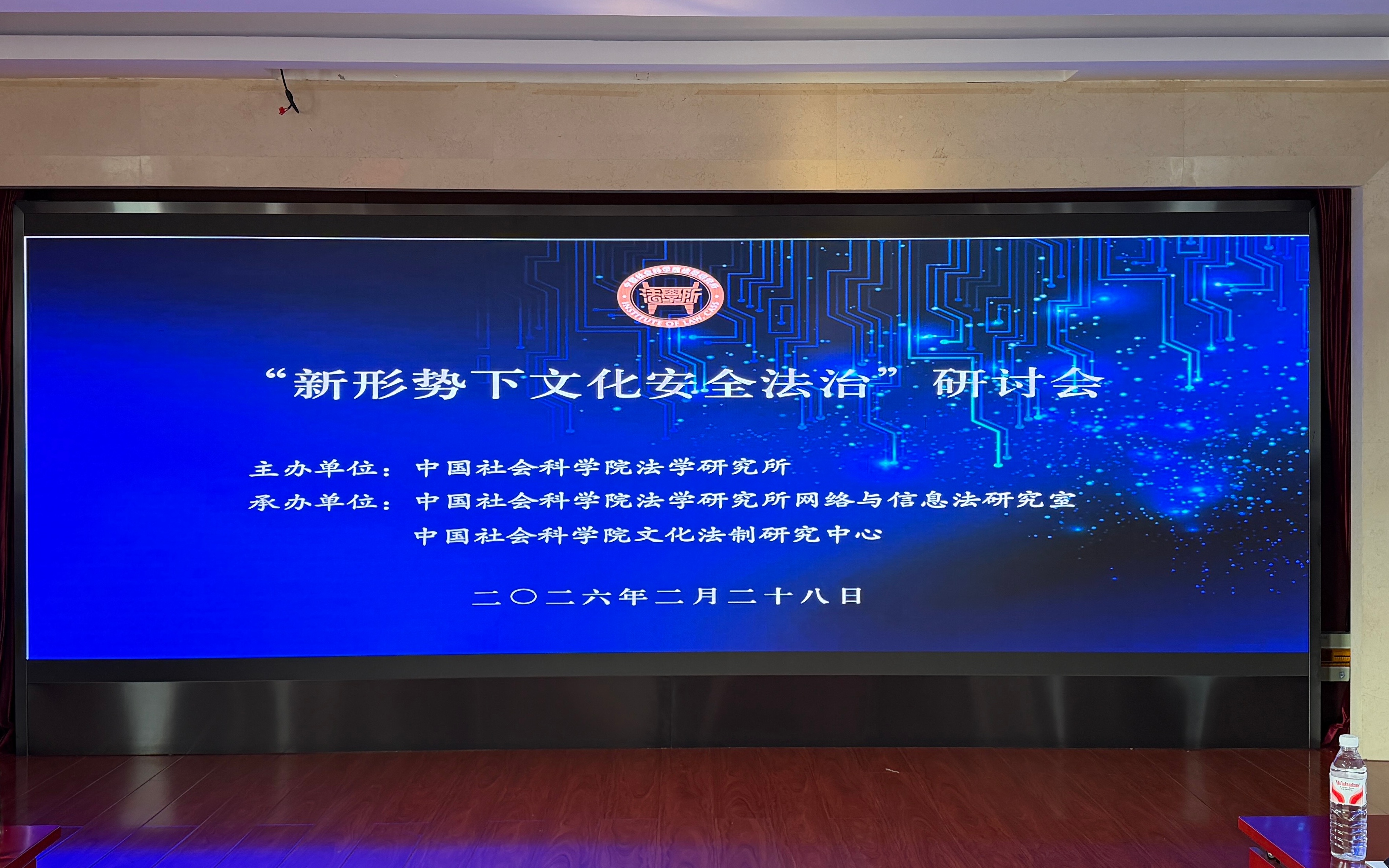 上千部违禁境外影视剧疯传，社科院法学所：建议从严压实平台责任