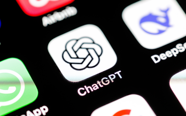 “库克任职小米”，“有图无真相”时代彻底来了？ |新京报快评