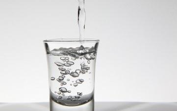 第酒局丨酒企“触网”，谁是白酒线上“销量王”“毛利率之冠”？