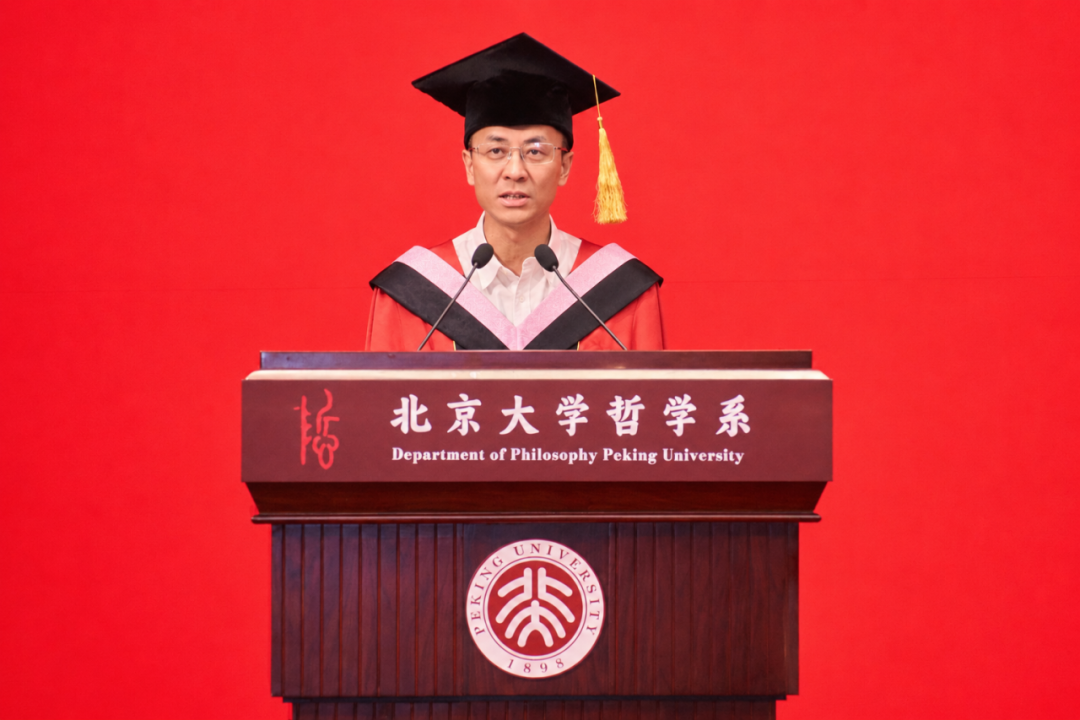 毕业是快乐的离别，北大程乐松寄语学生“在众声喧哗中坚定前行”