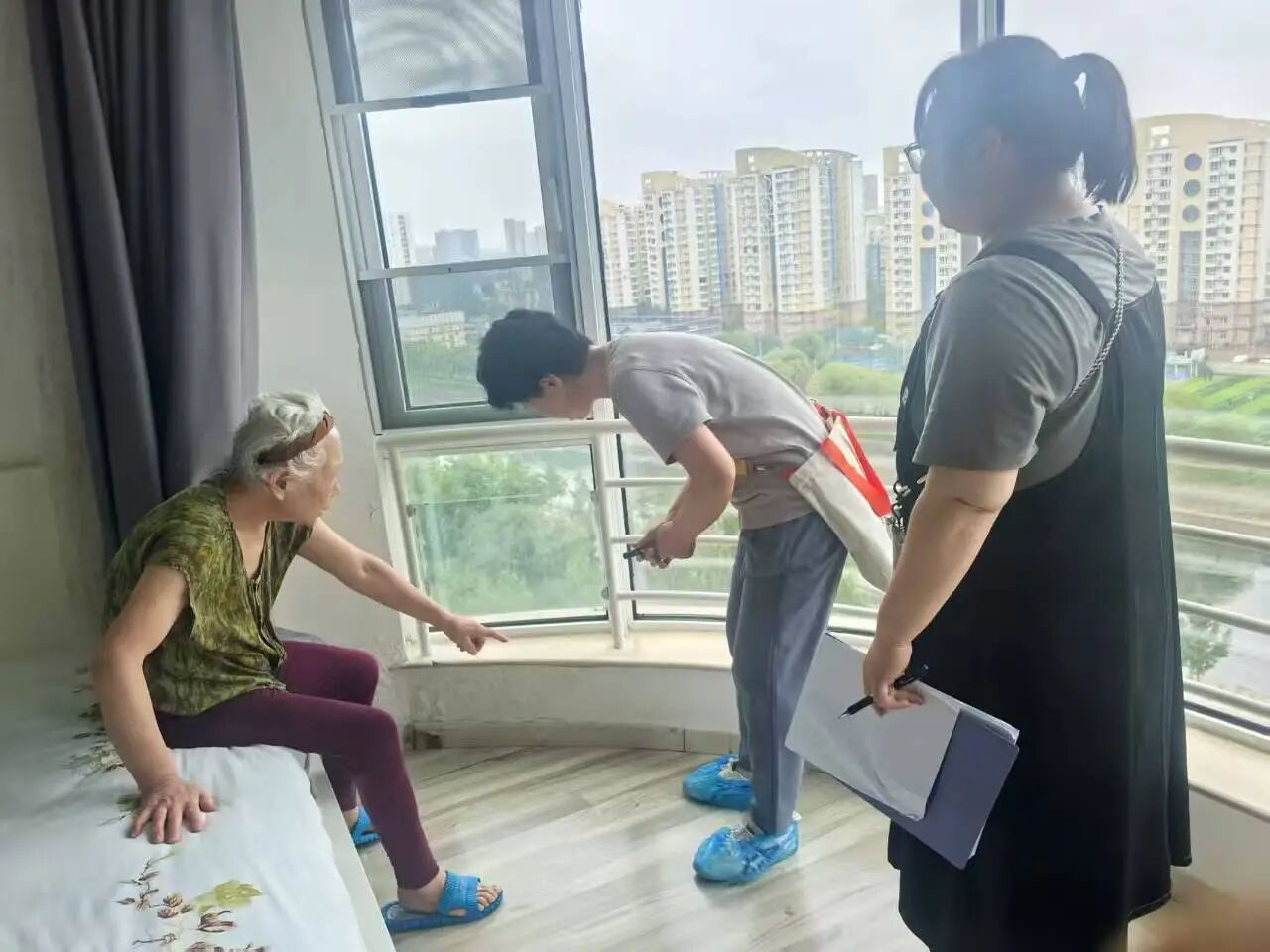 北京朝阳三间房一小区探索问题治理新模式，解决居民住房漏水难题