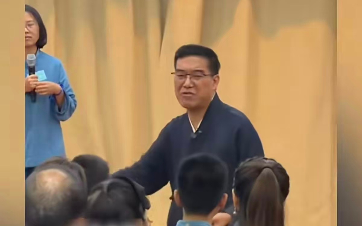 传销头目变身教育导师，不是什么人都能办教育 | 新京报快评