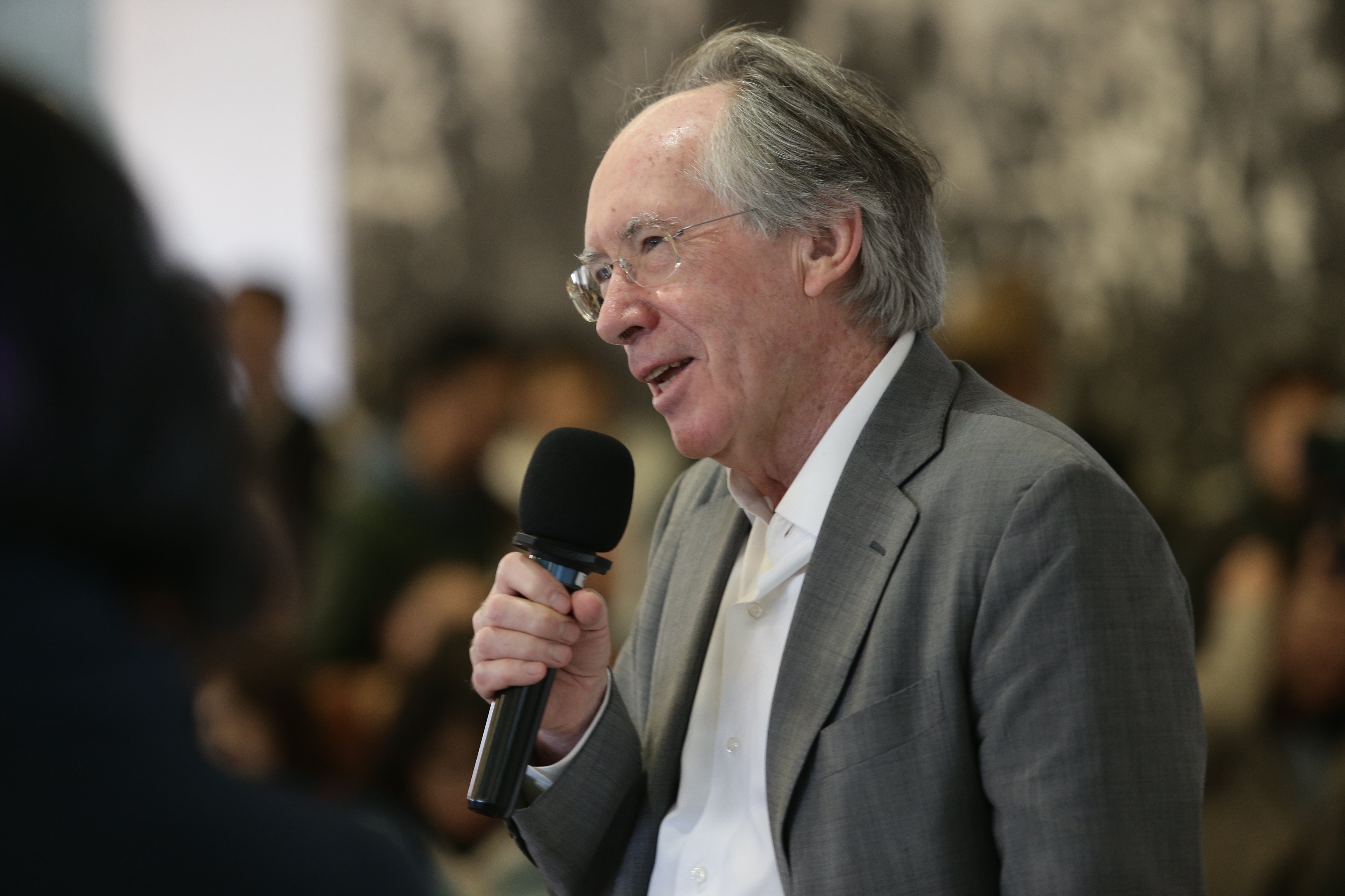 麦克尤恩:如果有一天"人造人"写出了小说