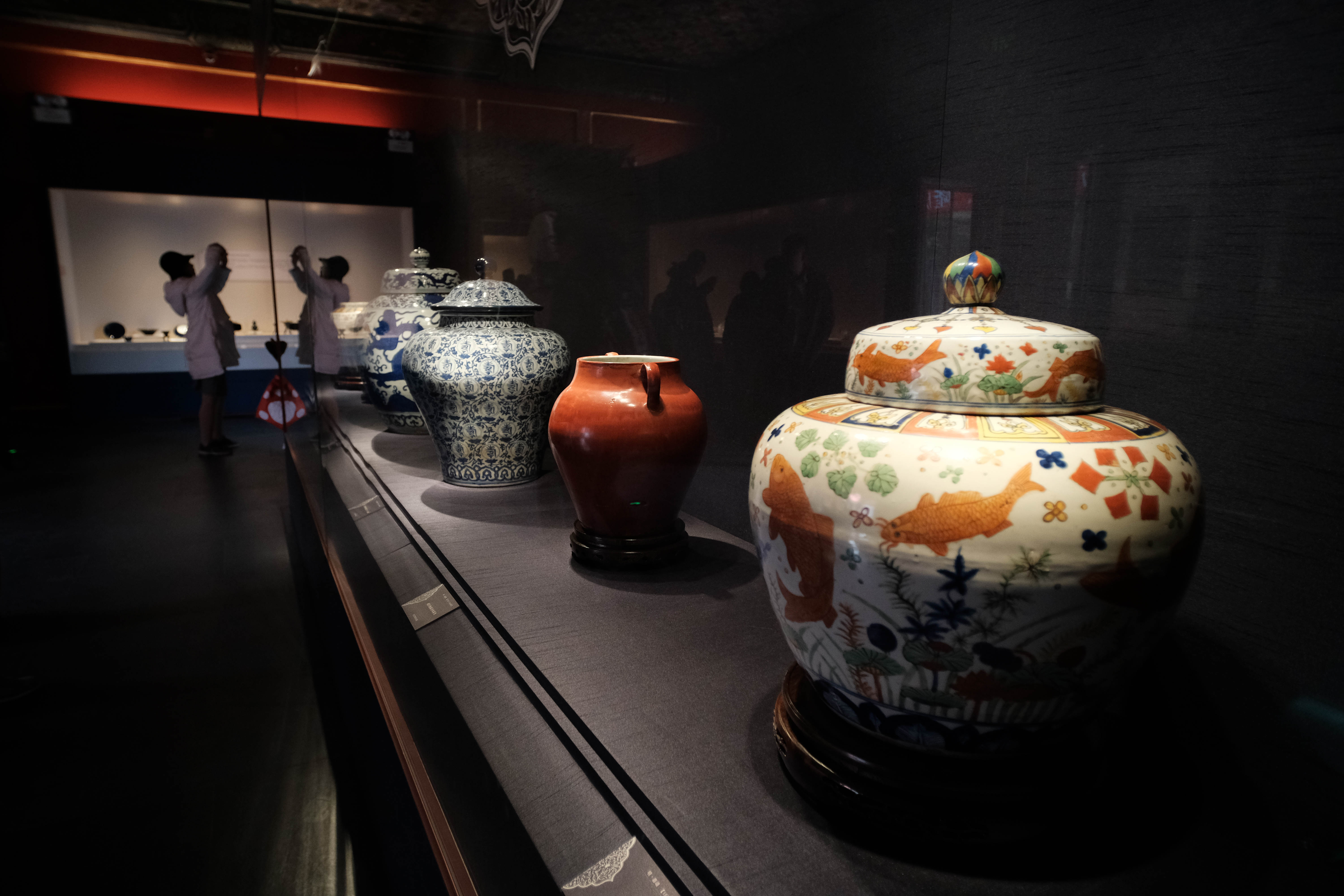 嘉隆万御瓷展故宫开幕景德镇残片与故宫珍品同台