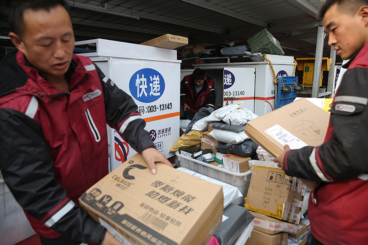 "双十一"后探访快递分拣,圆通上午分发近4000快件