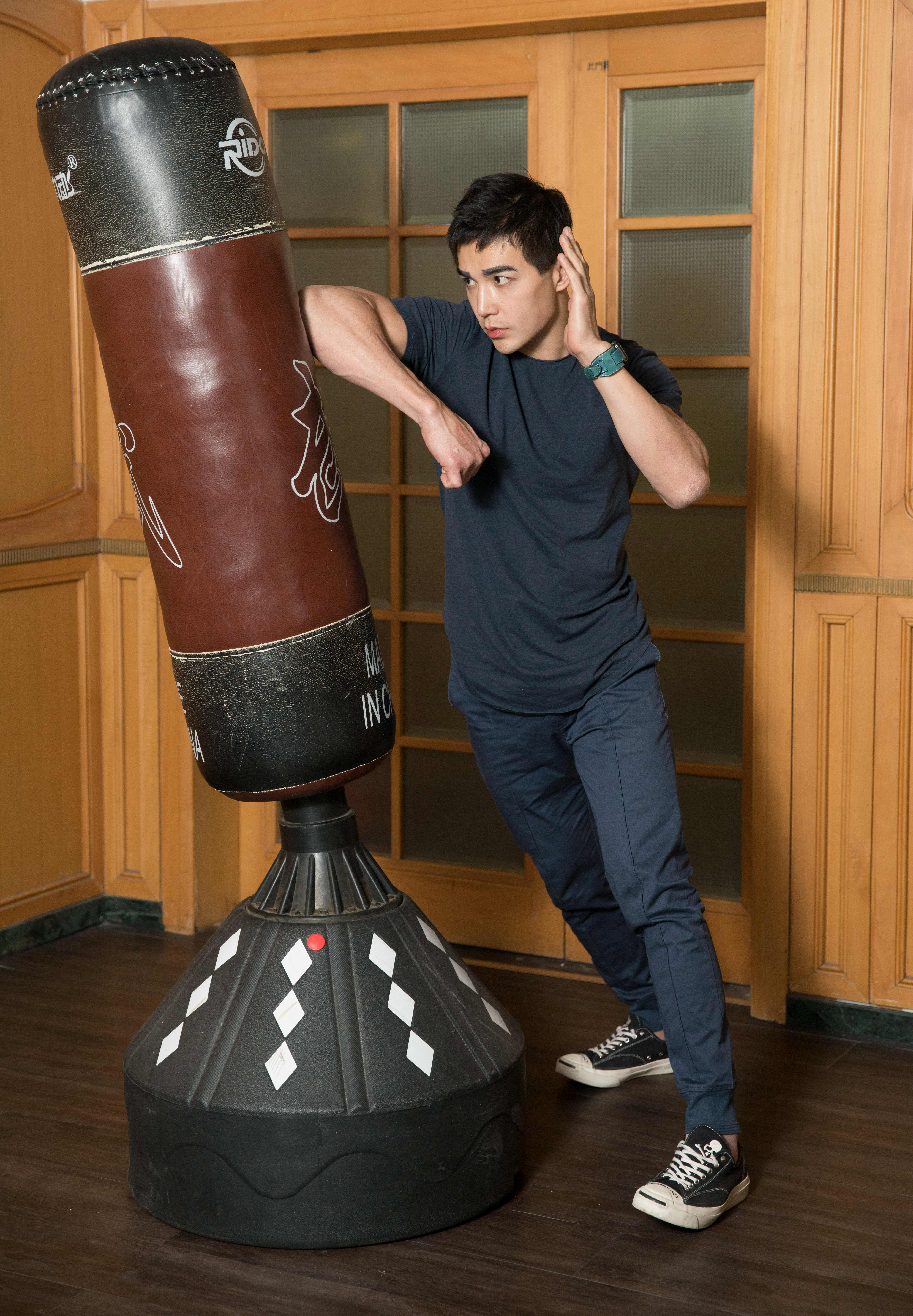 也正因此,林路迪开始对中国功夫,泰拳有了兴趣,"最开始就是防身.