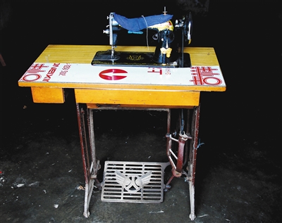 上世纪80年代，飞人牌踏板式缝纫机。图/视觉中国