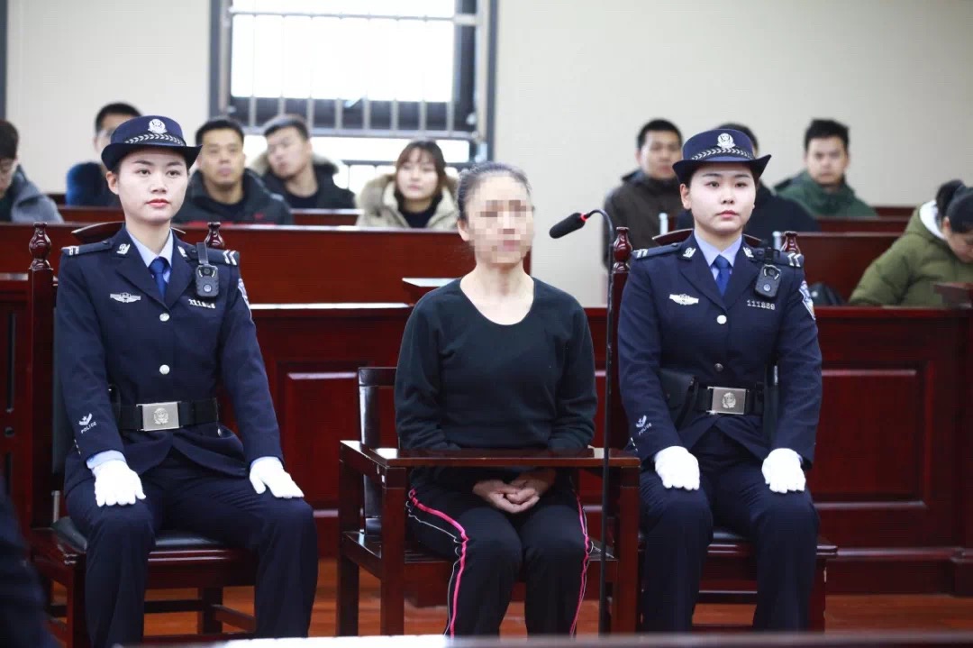 孔某在法庭受审。来源:法院供图