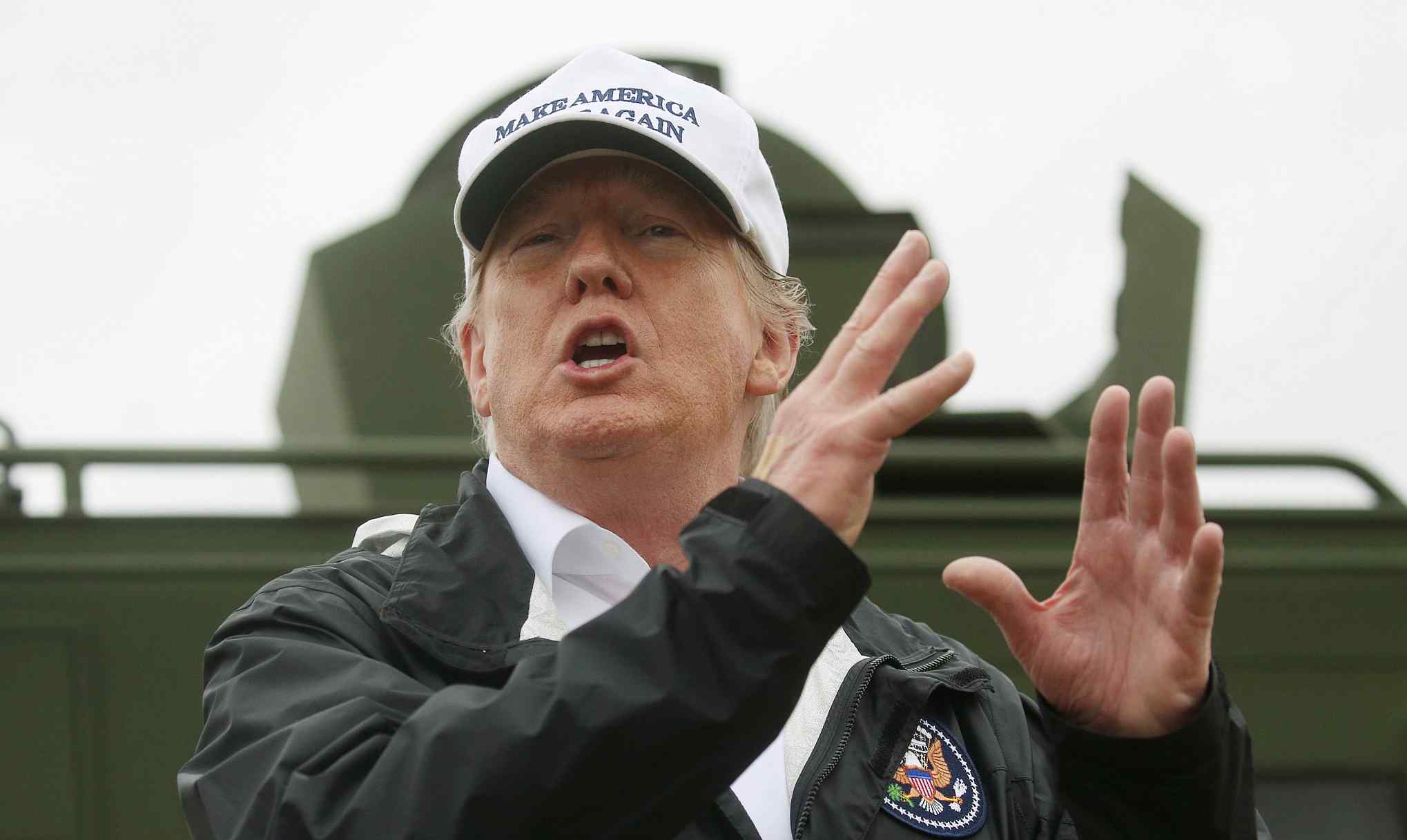 特朗普10日赴得克萨斯州边境城市麦卡伦视察,为边境墙造势。图/视觉中国