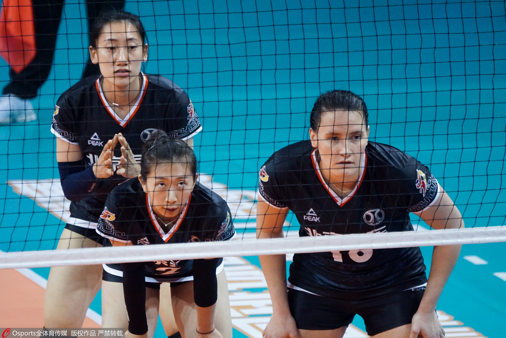 北京女排客场逆转上海女排,时隔5个赛季重返四