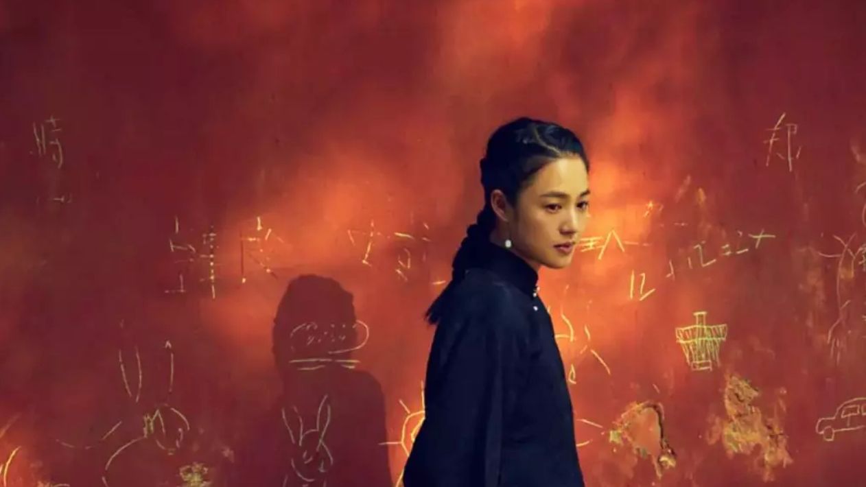 电影《邪不压正》中,不少影迷指出周韵所饰演的关巧红一角,原型为“民国刺客”施剑翘。