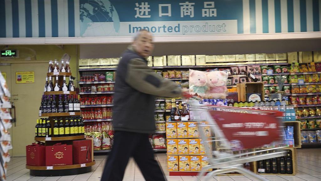 国家统计局公布的数据显示,在进出口方面,2018全年贸易总量首次超过30万亿元,创历史新高。