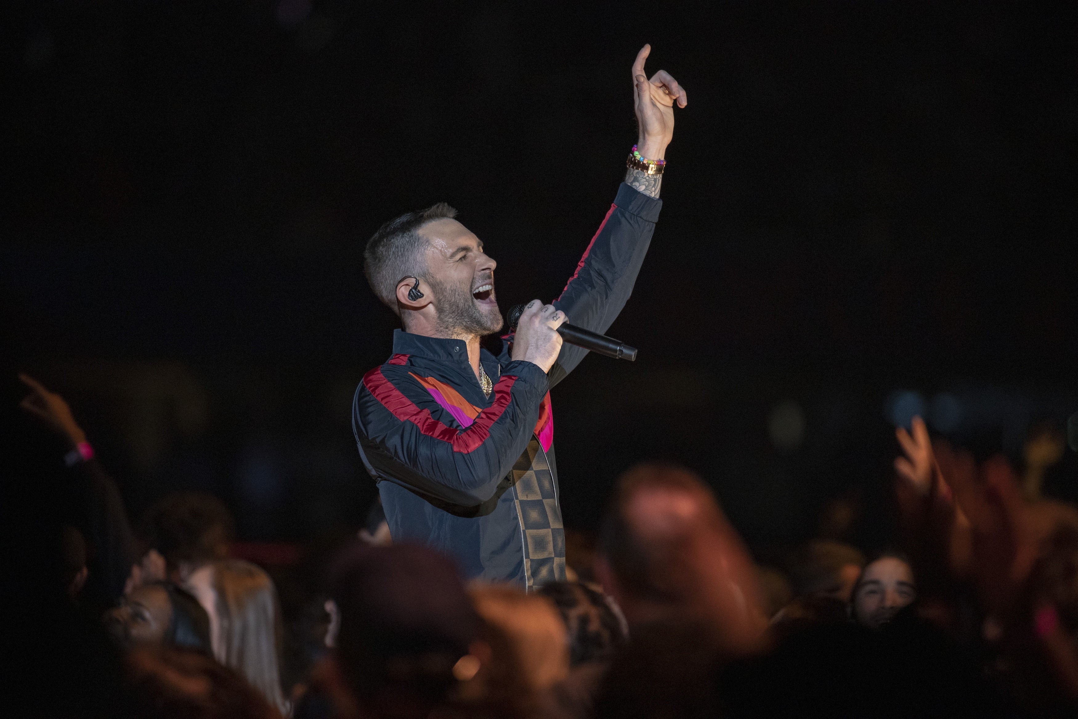 随着《美国好声音》的持续走红,作为导师的他更是身价和人气连番上涨.