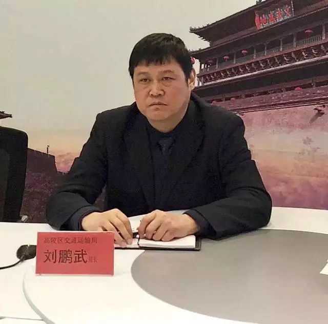 主持人随即又连发三问:“刘局长,给您一个建议。调研的重点不在这个方面,应该调研我们内部,为什么管不好这么一个具体的问题?是不会管、不想管,还是不敢管?是能力不足、态度不端正,还是有畏难情绪?这三个问题调研清楚了,您前边的问题不管清楚不清楚,可能都迎刃而解了。”
