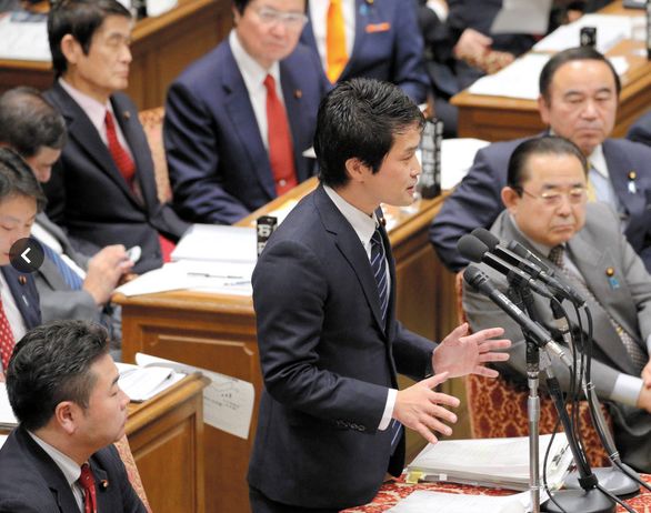 安倍表示:“美国是日本的同盟,应该向特朗普表达一定的敬意。美朝首脑已经签署了共同声明,必须给予支持。”