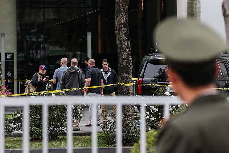 2��26�գ�Խ�Ϻ��ڣ������ֳ����𾯽��ߡ�