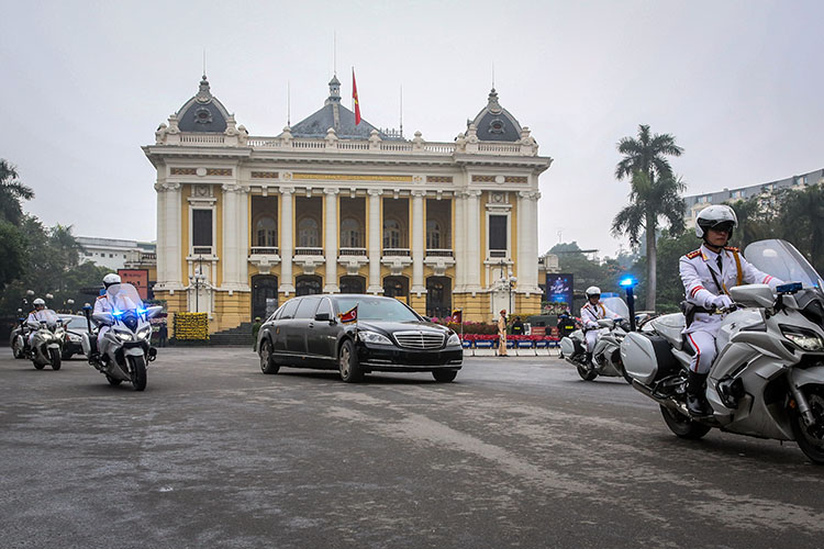 ����ʱ��2��26�գ�Խ�Ϻ��ڣ��������ĳ���ʻ����齵������ǾƵꡣ