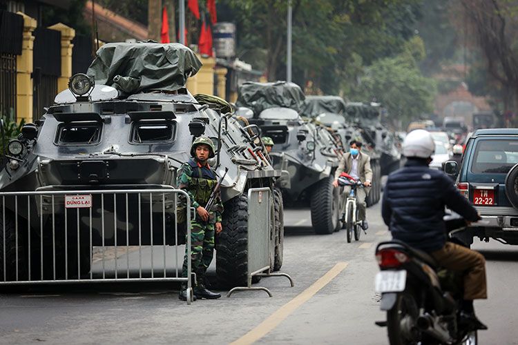 ����ʱ��2��26�գ�Խ�Ϻ��ڣ���;���𾯽��װ�ײ��ӡ�