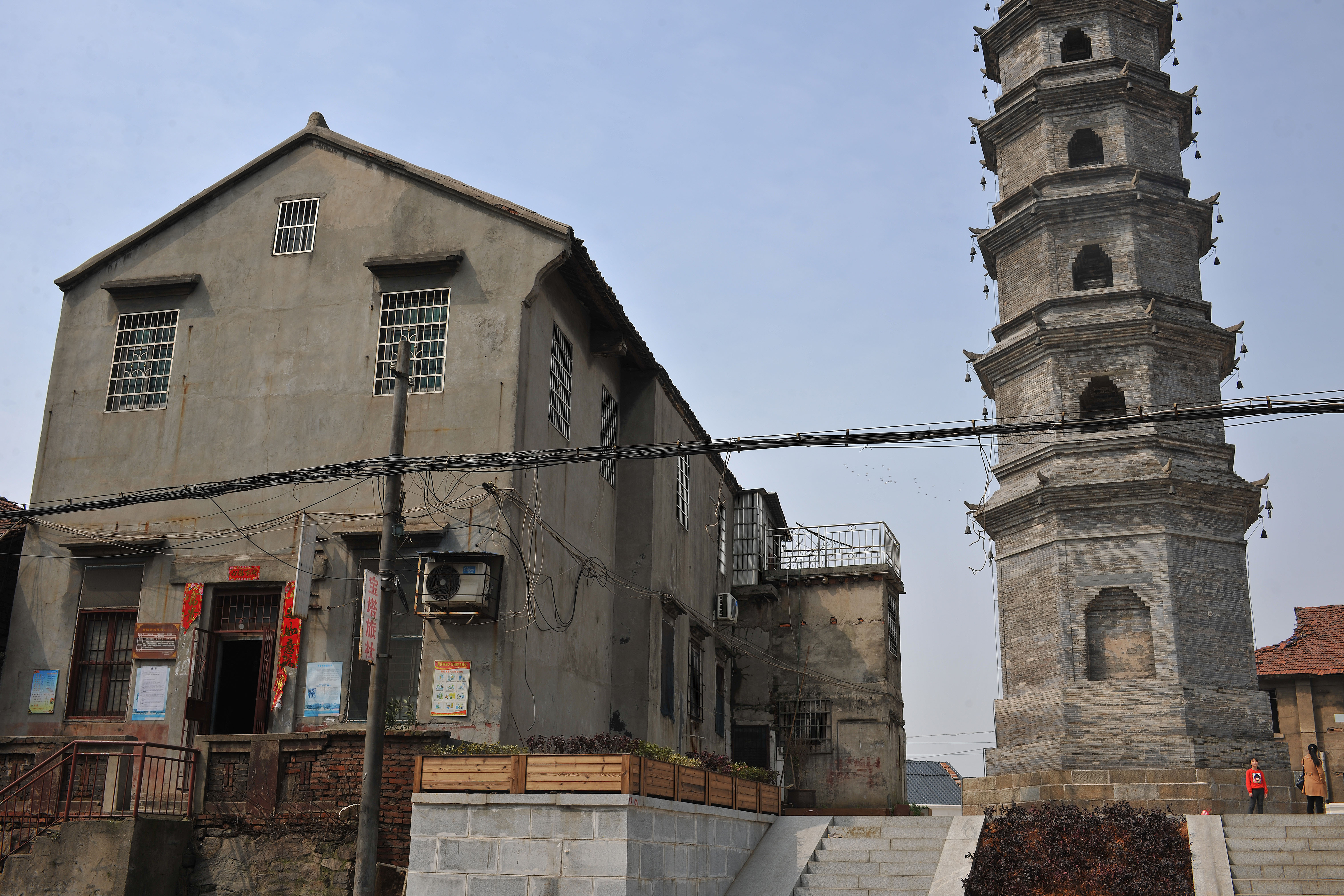 二战期间曾经被日军充作“娱乐所”的建筑,如今取名“宝塔旅馆”,仍对外营业。 新京报记者 吴江 摄