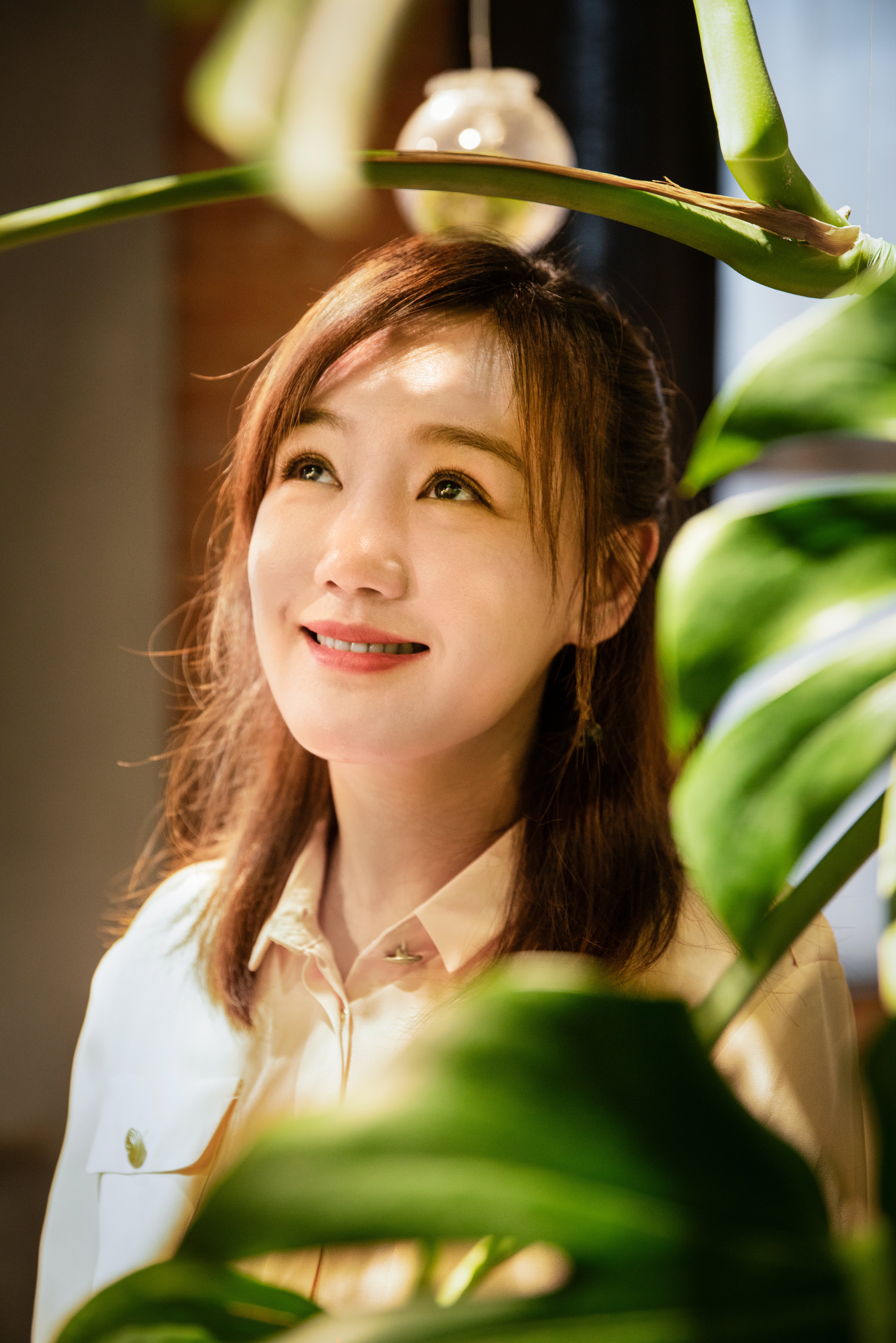 从容,这些在薛佳凝看来描述女人自我成长的词汇,都会莫名与其感情生活