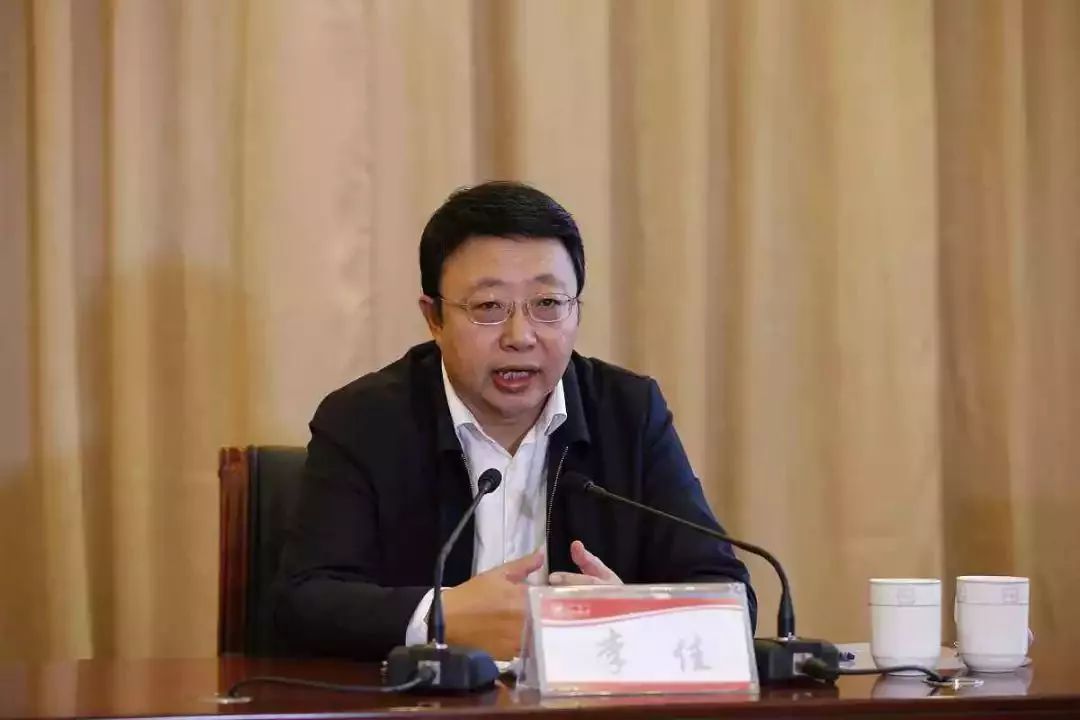 李佳生于1961年1月,是十九届中央候补委员,此前长期在辽宁省和内蒙古