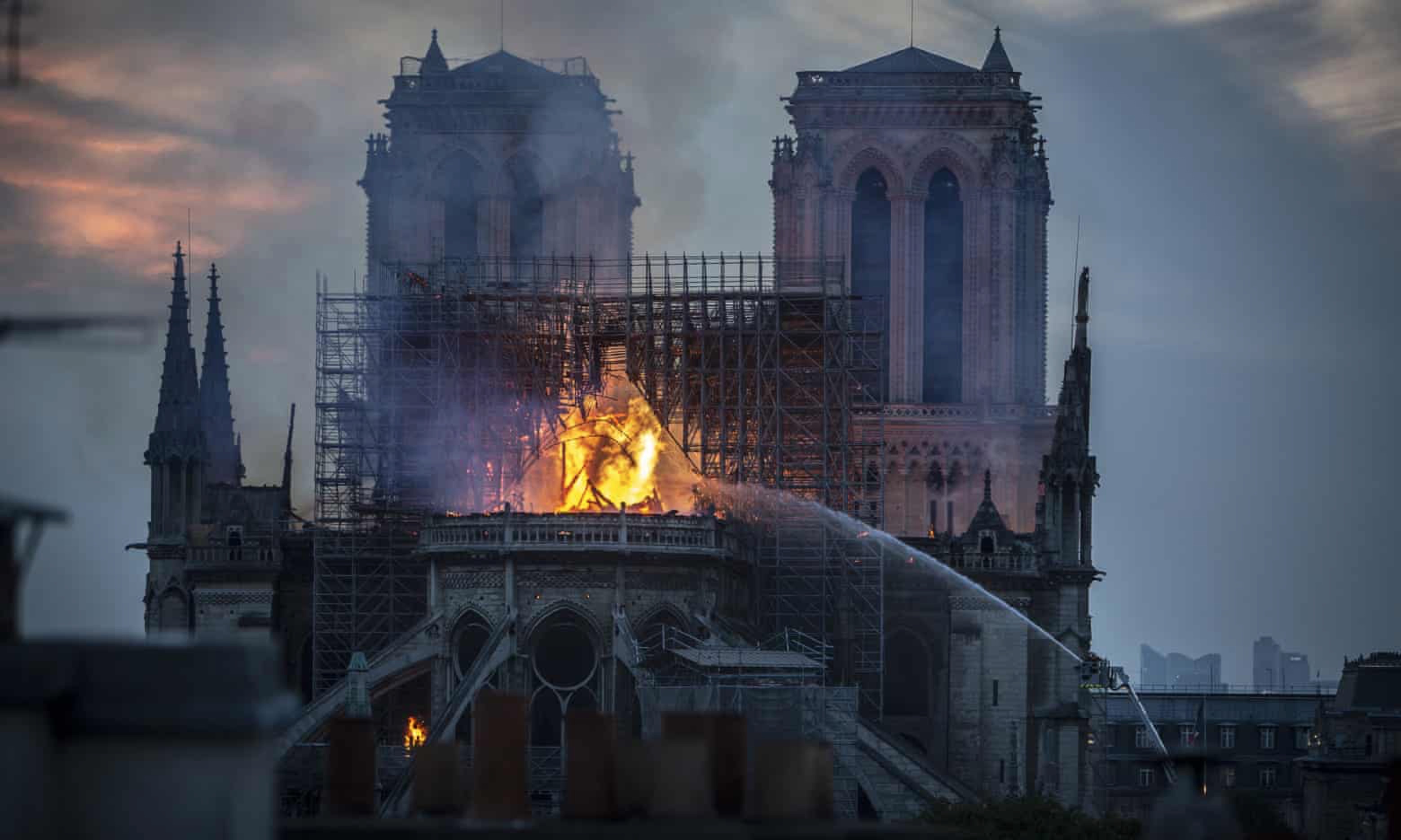 巴黎圣母院拥有850年历史遇遭大火，对拥有最古老文