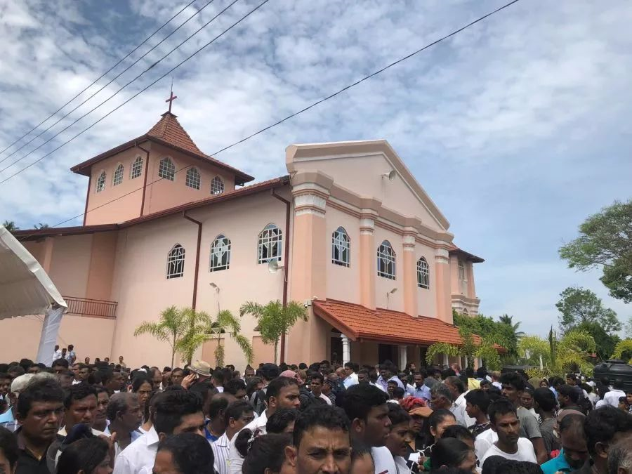 斯里兰卡举国悼念遇难者,爆炸发生时他们都在