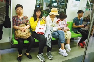北京地铁明确禁食仍有乘客违规 将纳入...