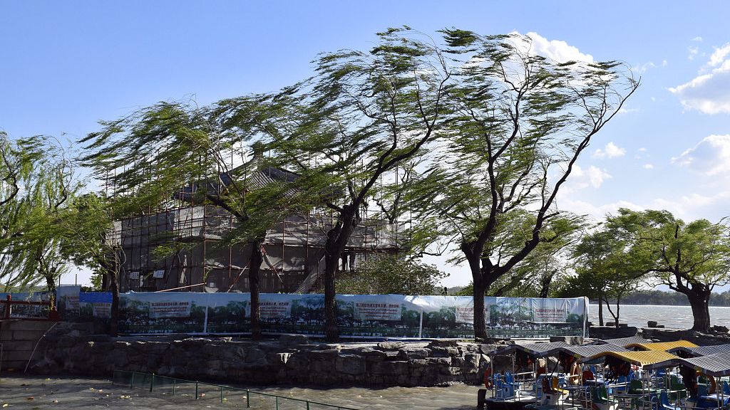 【北京】北京发布大风蓝色预警,部分地区阵风可达8,9级