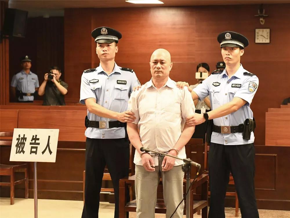 2017年8月9日21时20分许,被告人吴惠忠酒后驾驶桂a27y96小轿车行驶到