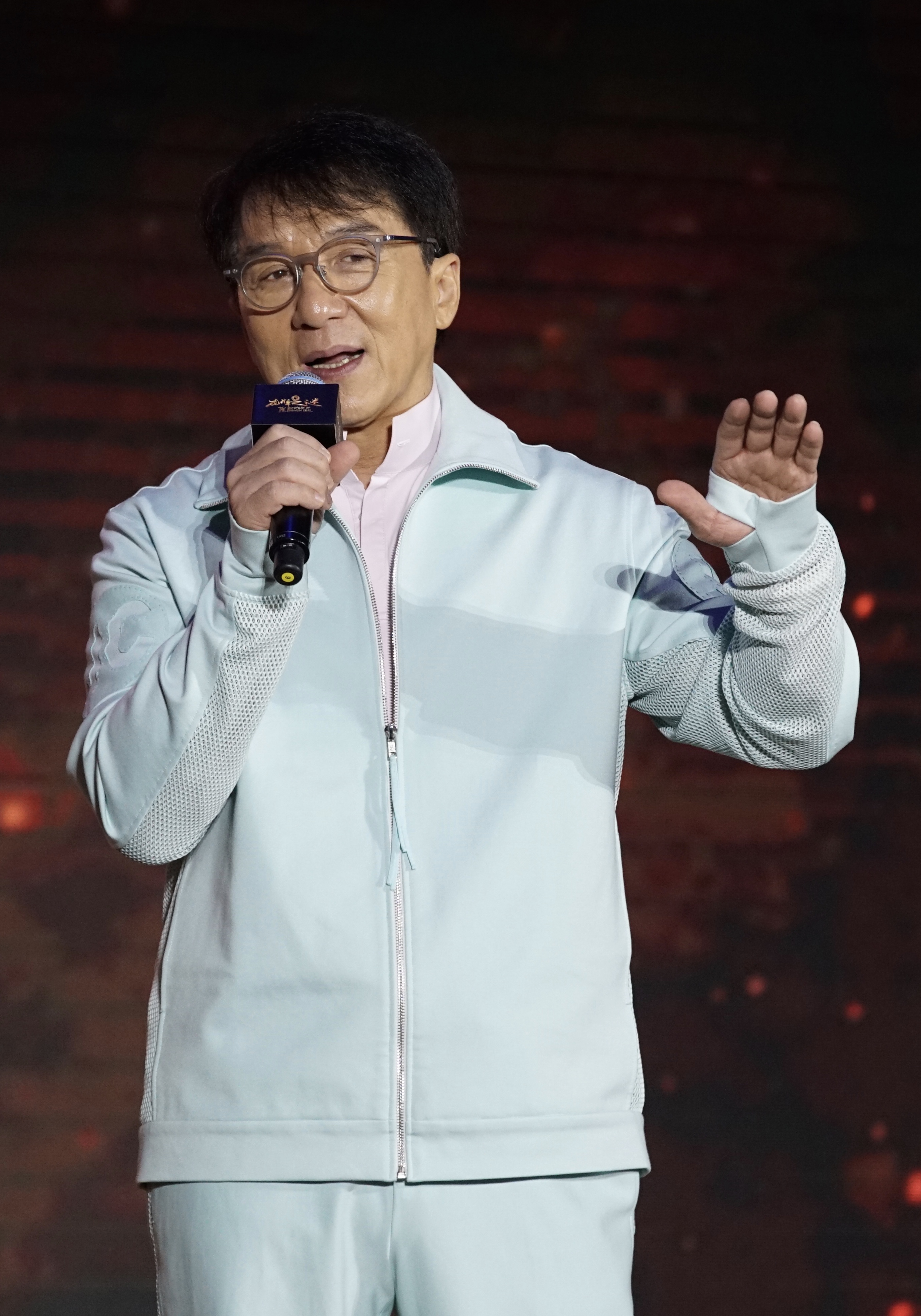 成龙赞施瓦辛格是最好的对手二人为龙牌将巅峰对决