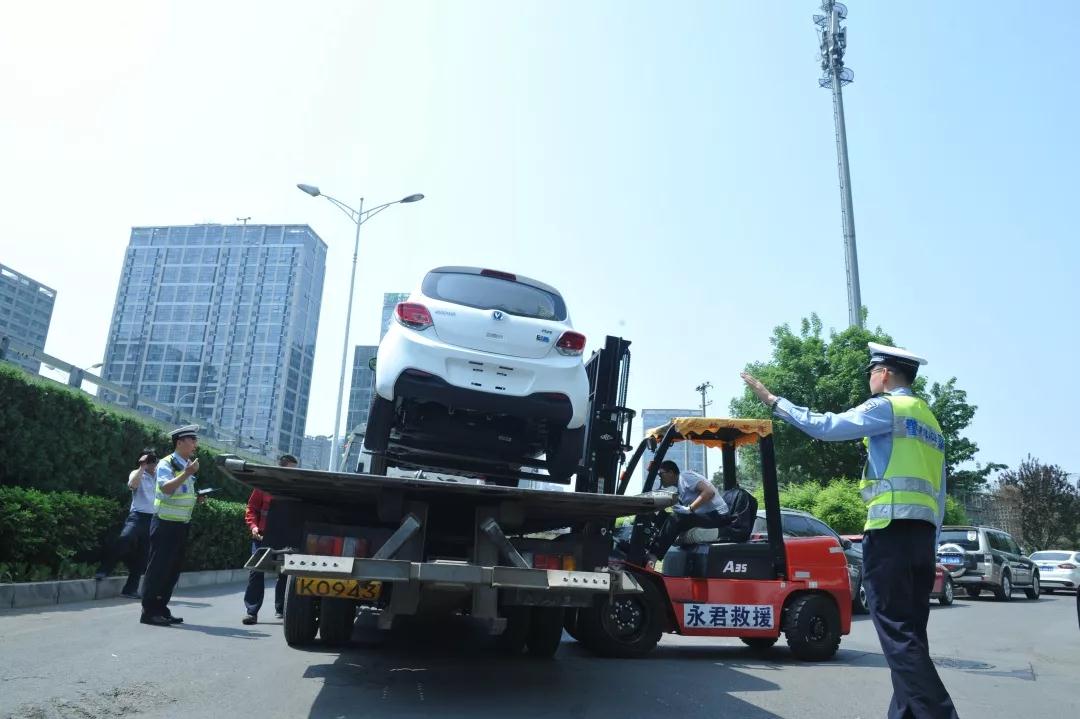 北京启用2331套电子警察今起严查违法停车